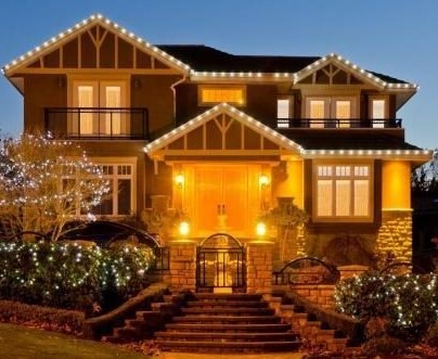 this image shows residential Christmas lights in Folsom, CA