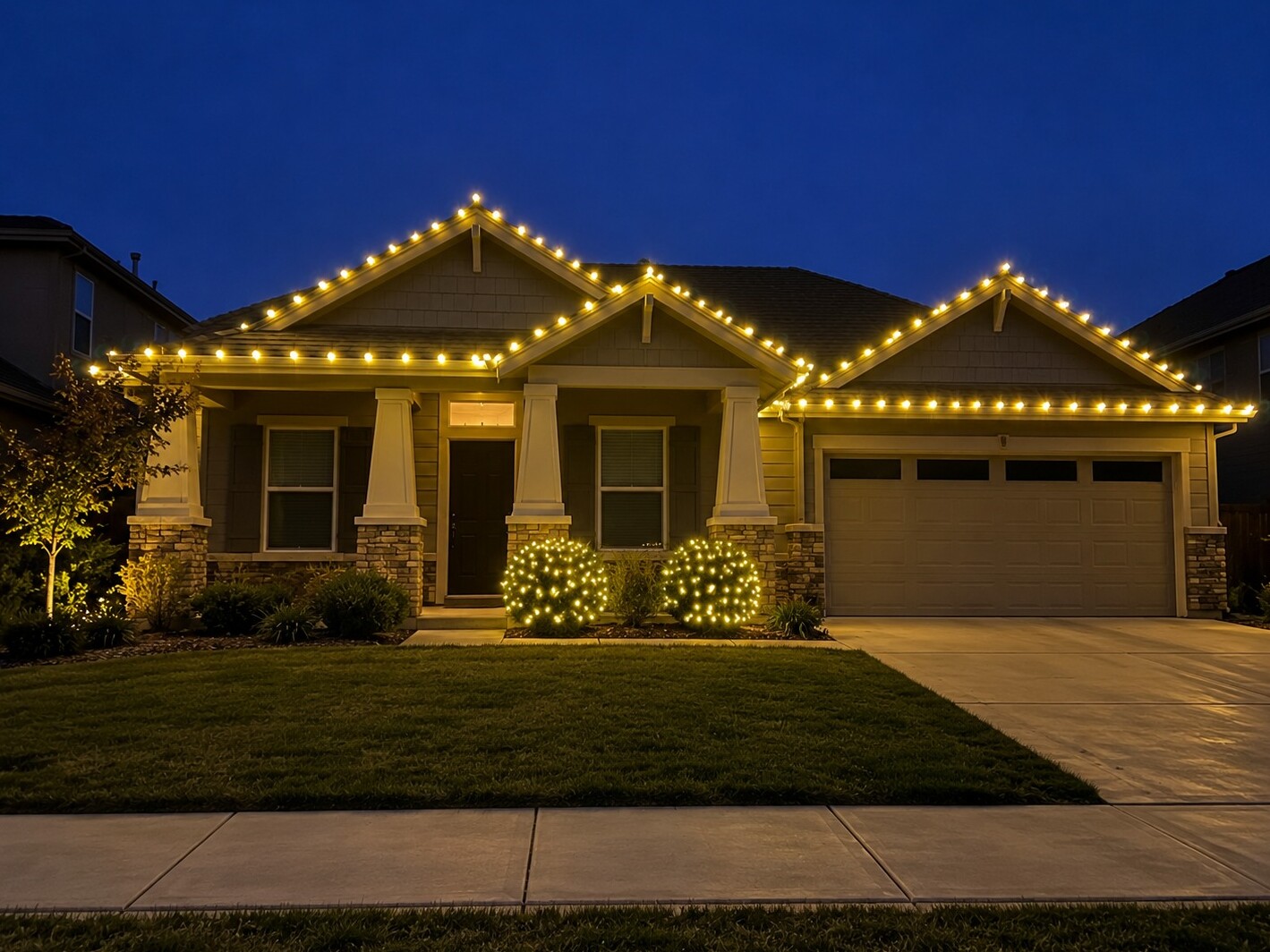 Holiday light installation in Lincoln, CA: craftsman dusk c9 roofline warm white